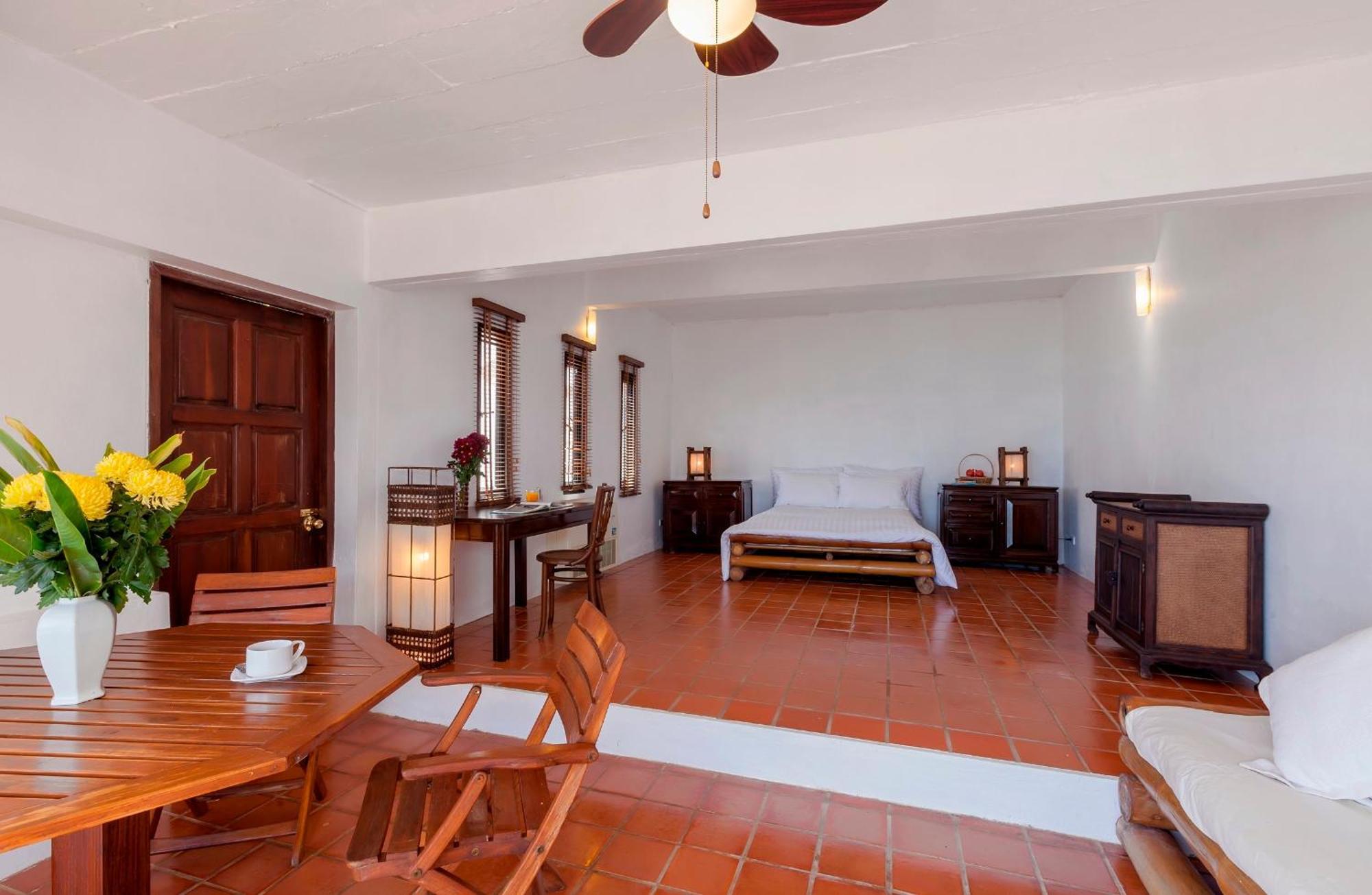 Baan Khunying – Secluded Phuket Beachfront Villa Rawai Buitenkant foto