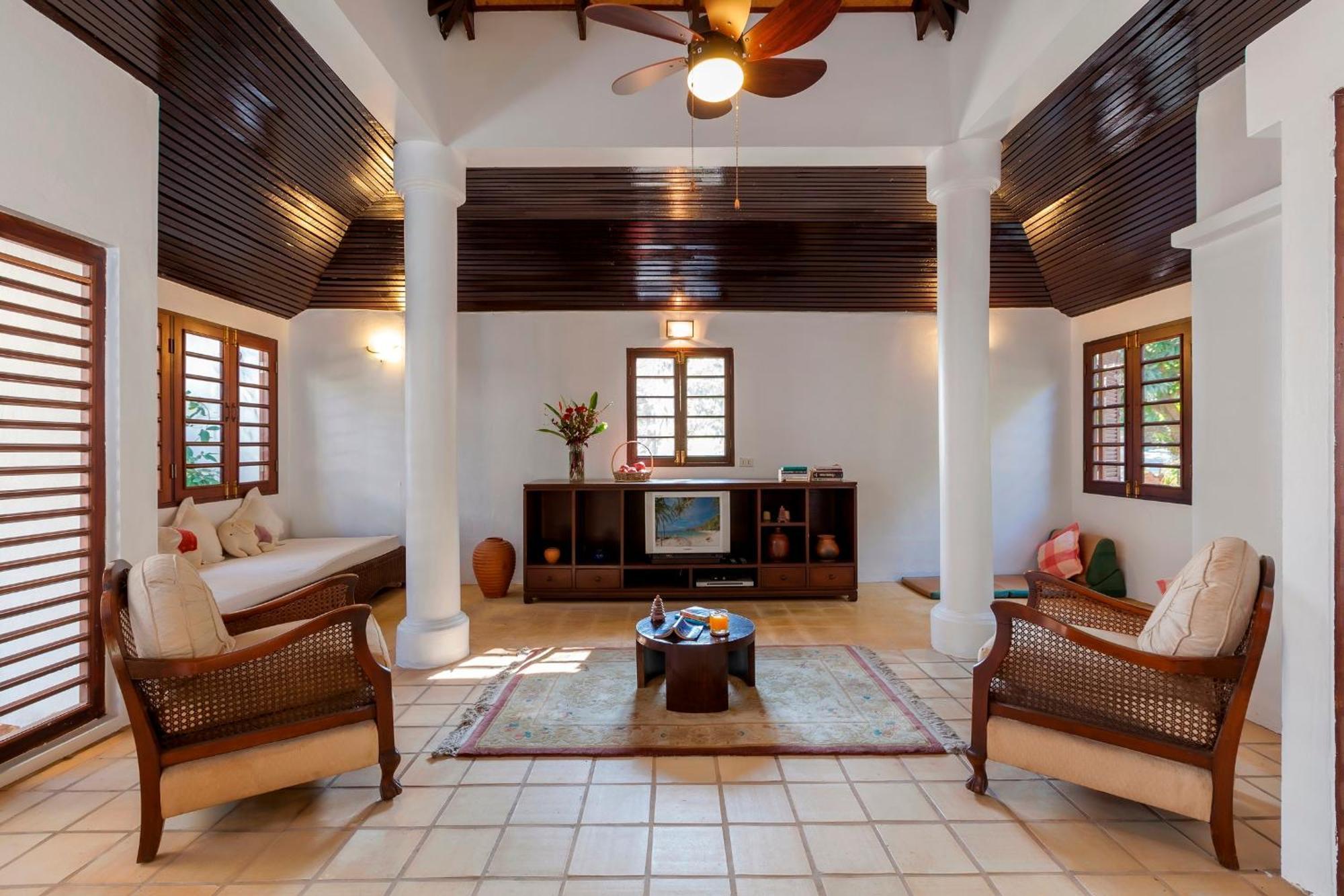 Baan Khunying – Secluded Phuket Beachfront Villa Rawai Buitenkant foto