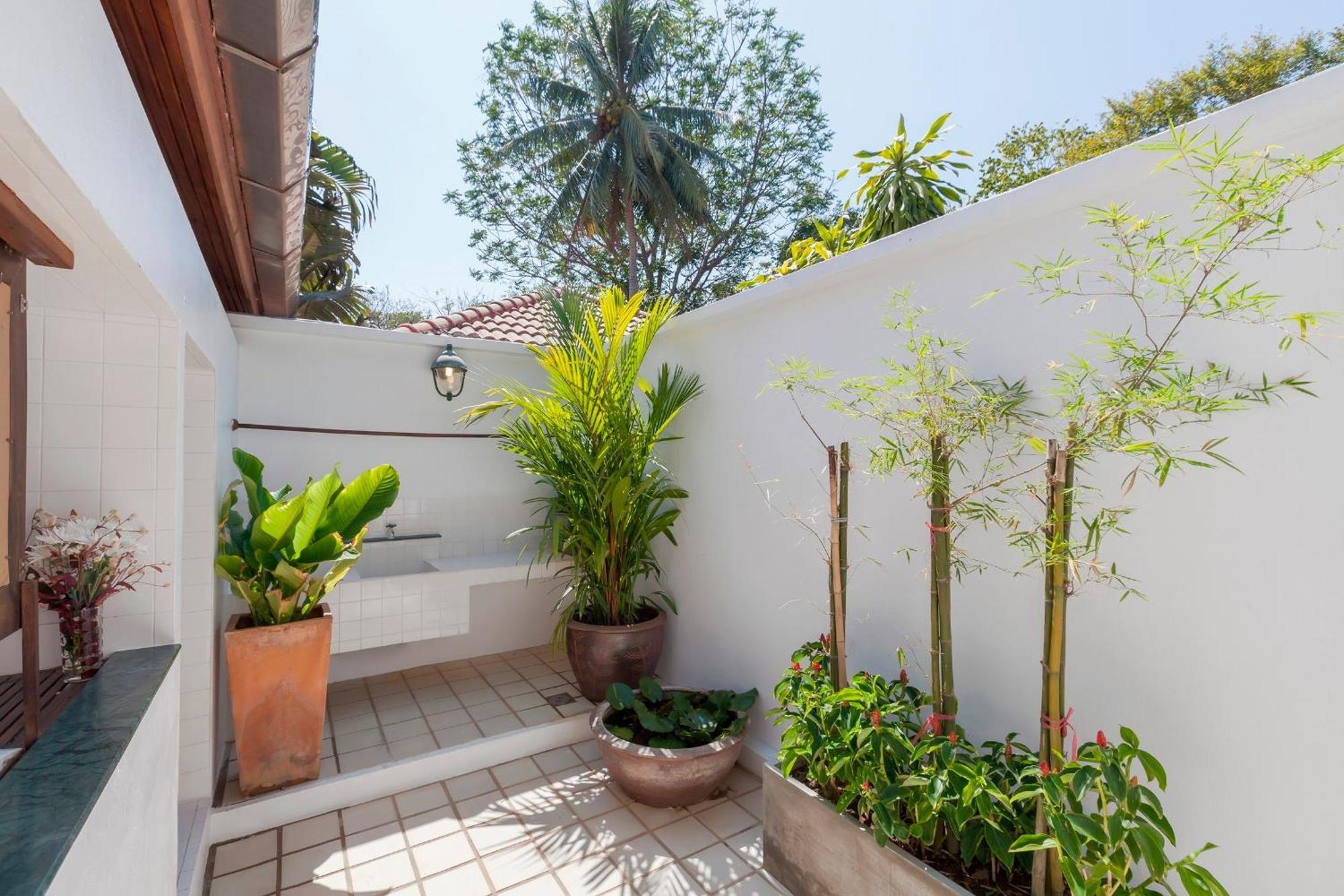 Baan Khunying – Secluded Phuket Beachfront Villa Rawai Buitenkant foto