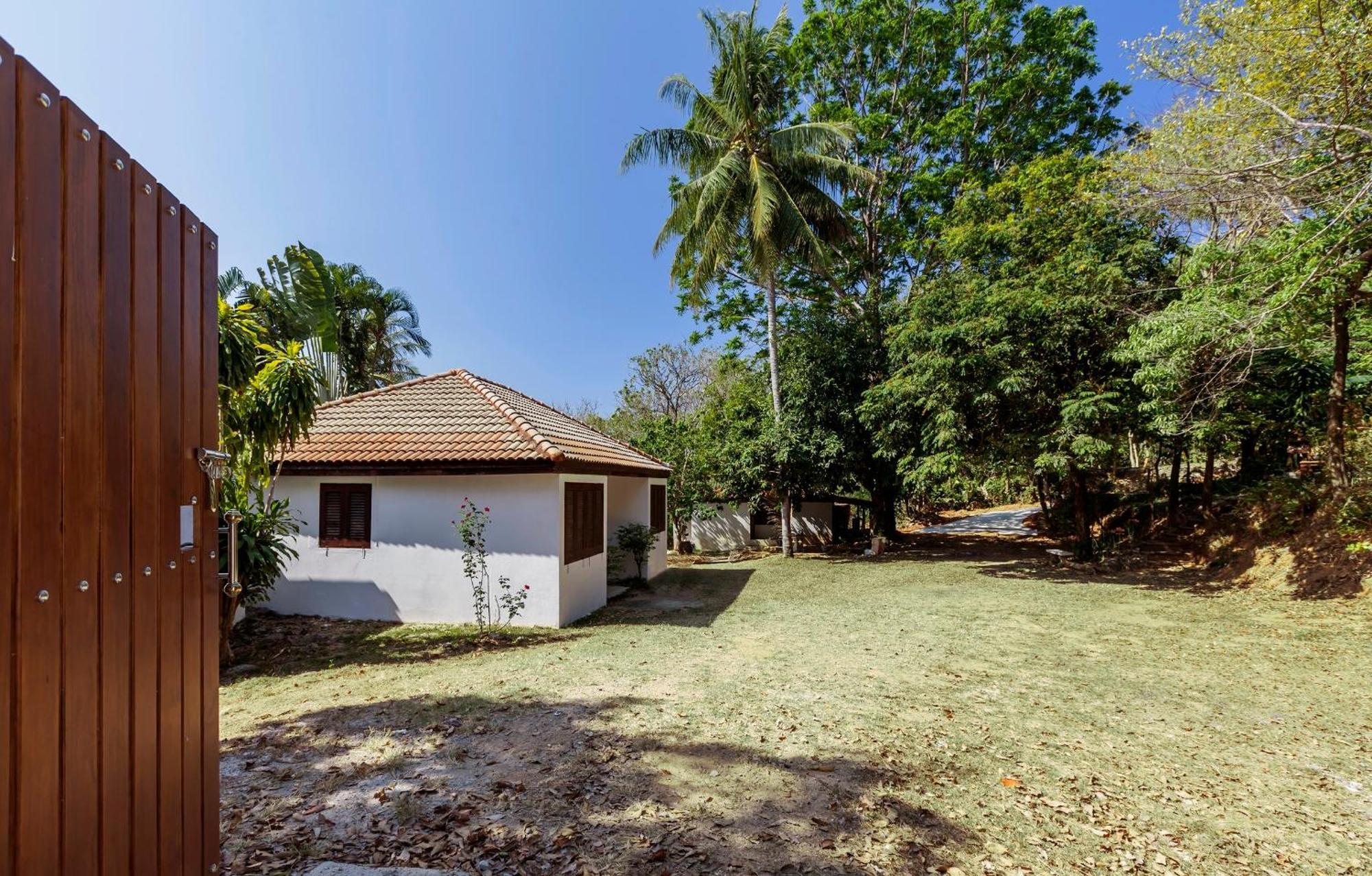 Baan Khunying – Secluded Phuket Beachfront Villa Rawai Buitenkant foto