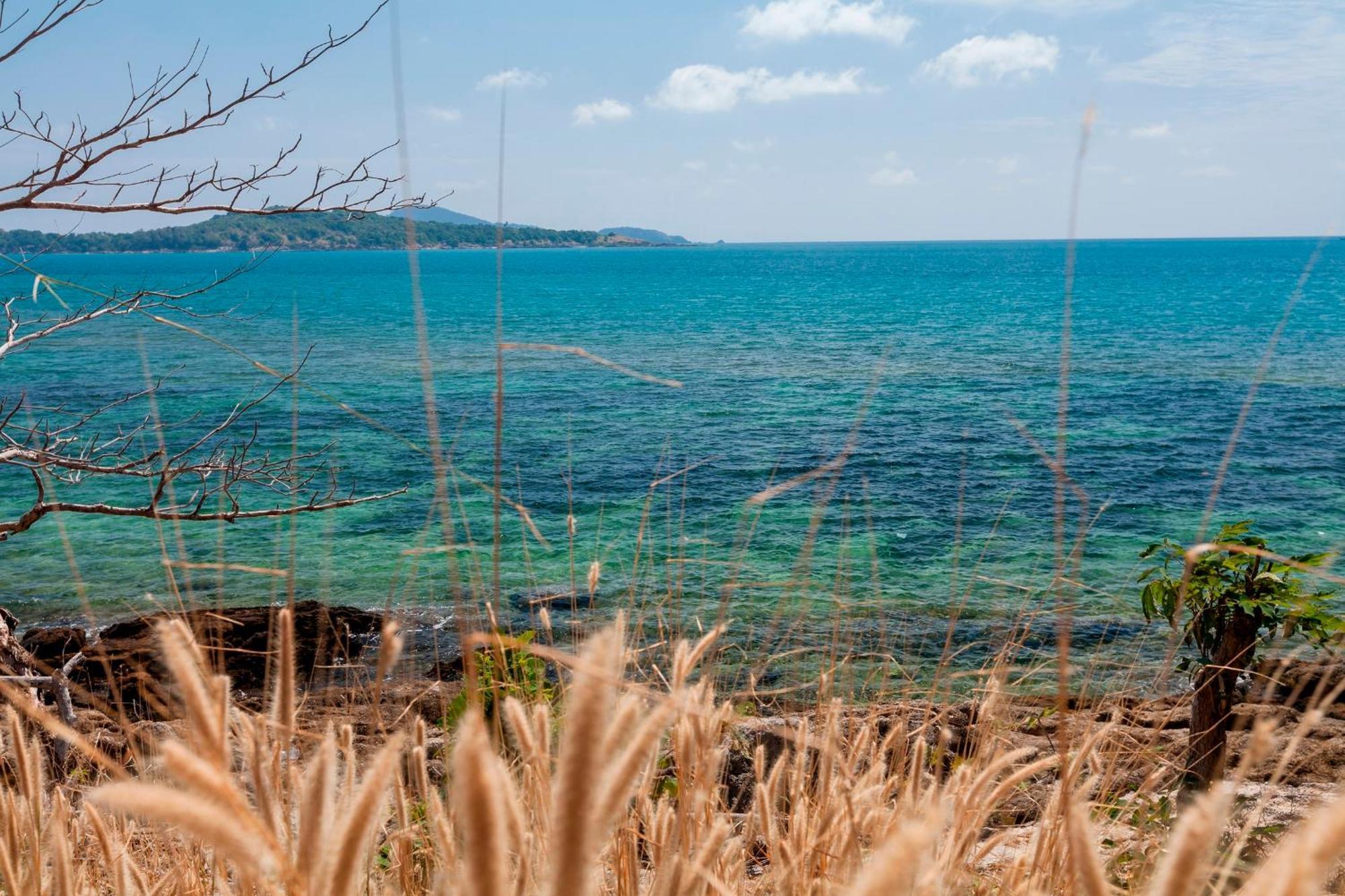 Baan Khunying – Secluded Phuket Beachfront Villa Rawai Buitenkant foto