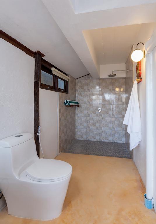 Baan Khunying – Secluded Phuket Beachfront Villa Rawai Kamer foto