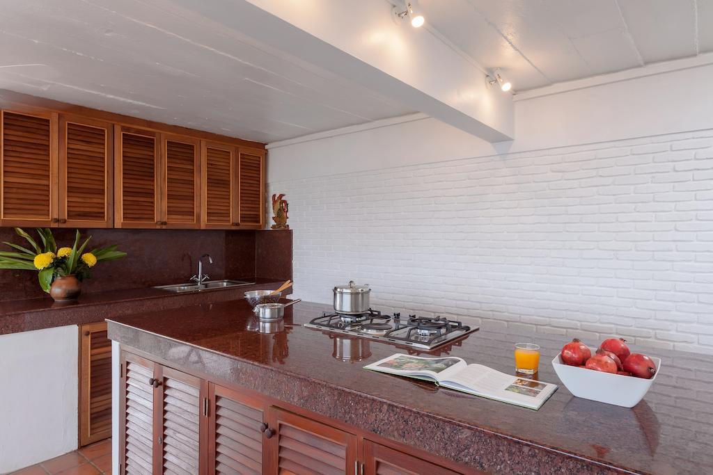 Baan Khunying – Secluded Phuket Beachfront Villa Rawai Kamer foto