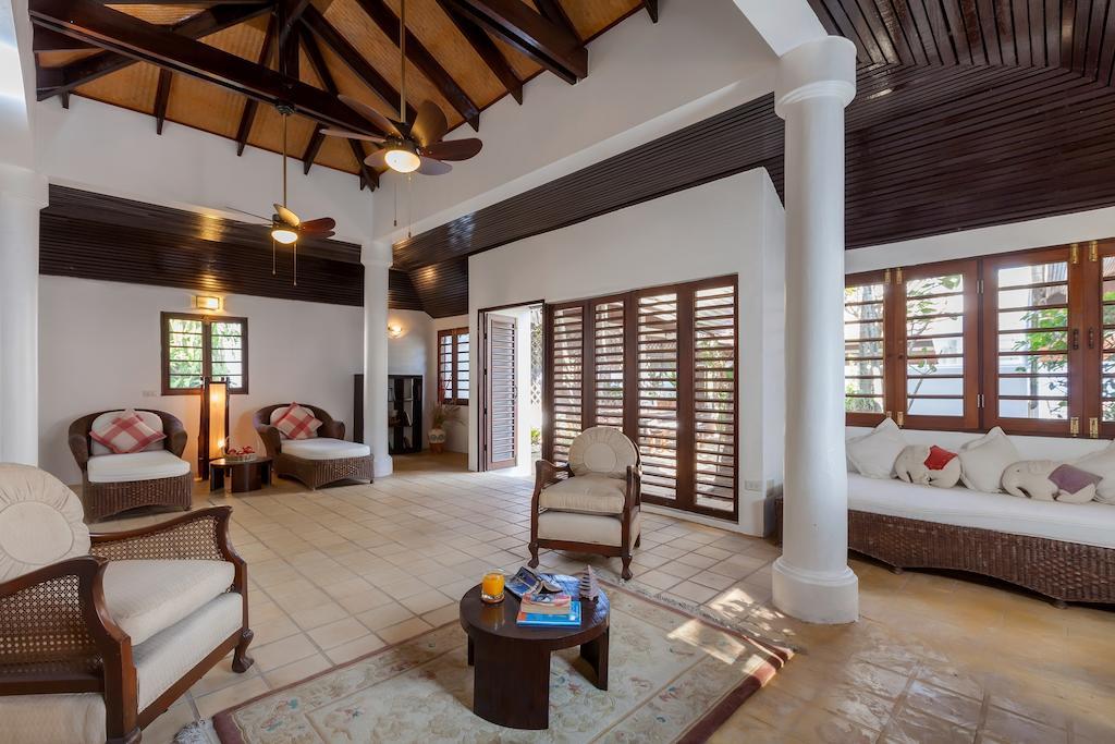 Baan Khunying – Secluded Phuket Beachfront Villa Rawai Kamer foto