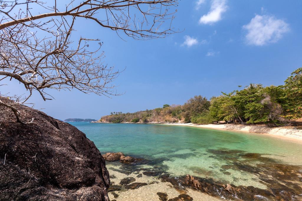 Baan Khunying – Secluded Phuket Beachfront Villa Rawai Kamer foto