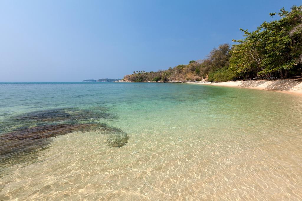 Baan Khunying – Secluded Phuket Beachfront Villa Rawai Kamer foto