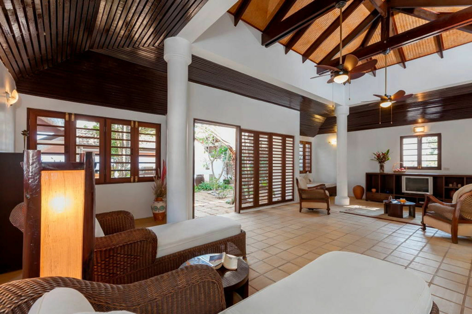 Baan Khunying – Secluded Phuket Beachfront Villa Rawai Buitenkant foto