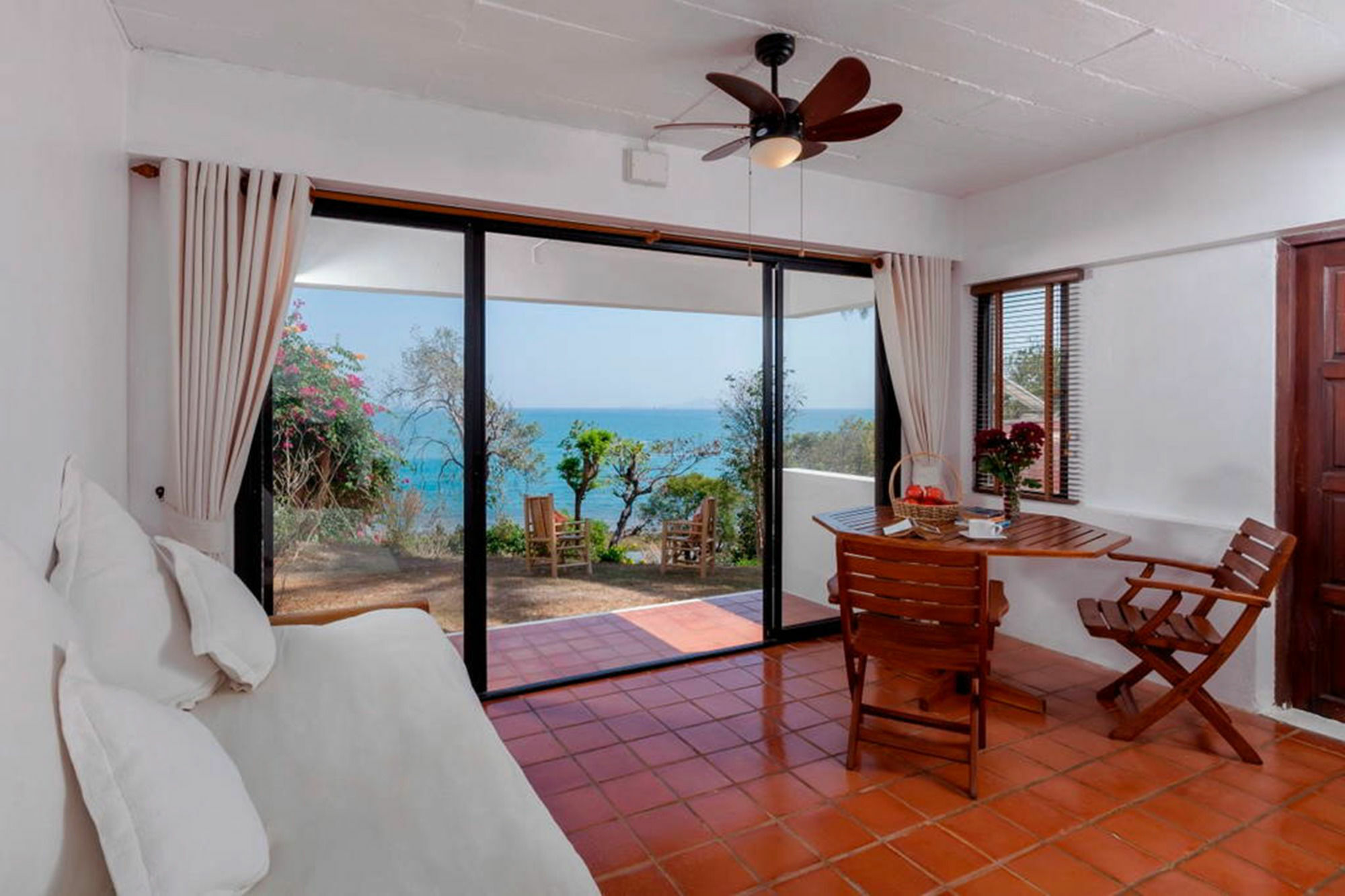 Baan Khunying – Secluded Phuket Beachfront Villa Rawai Buitenkant foto